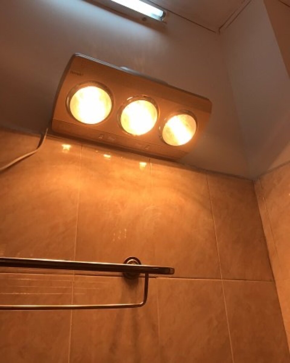 Need handyman – bathroom lights acting up