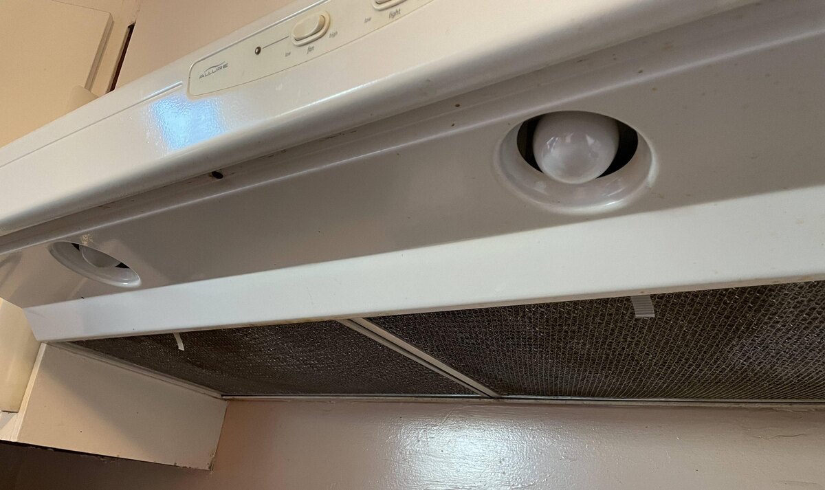 Handyman needed – range hood lights + fan issues
